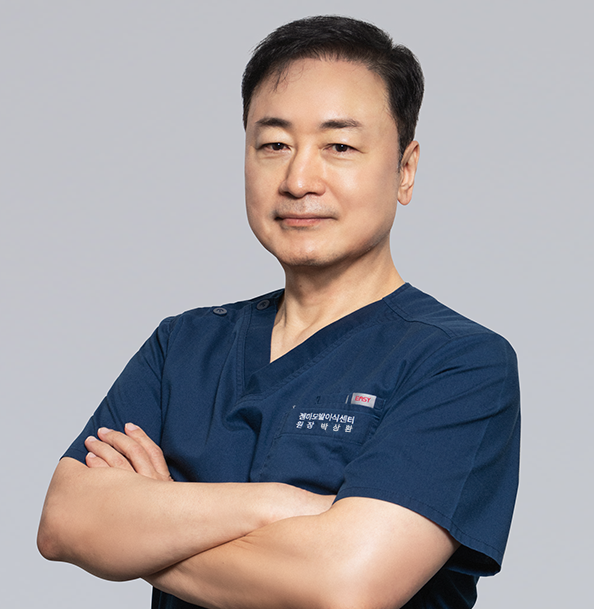 パク・サンファン 院長